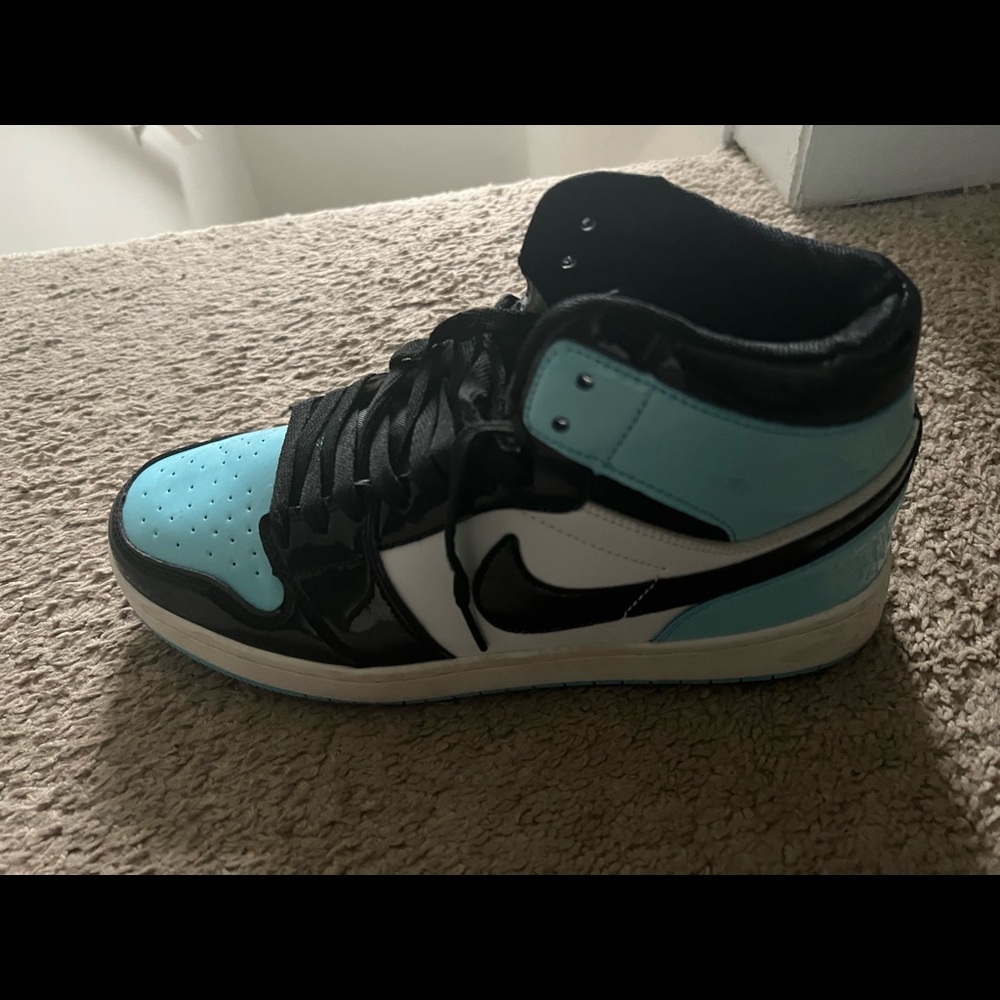 Patent jordan 1 Unc